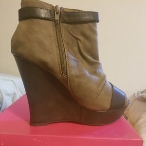 Charlotte Rousse wedges